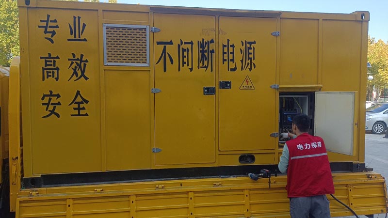 兴文柴油发电机组和UPS电源配合使用时，如何避免切换过程中的电力中断？
